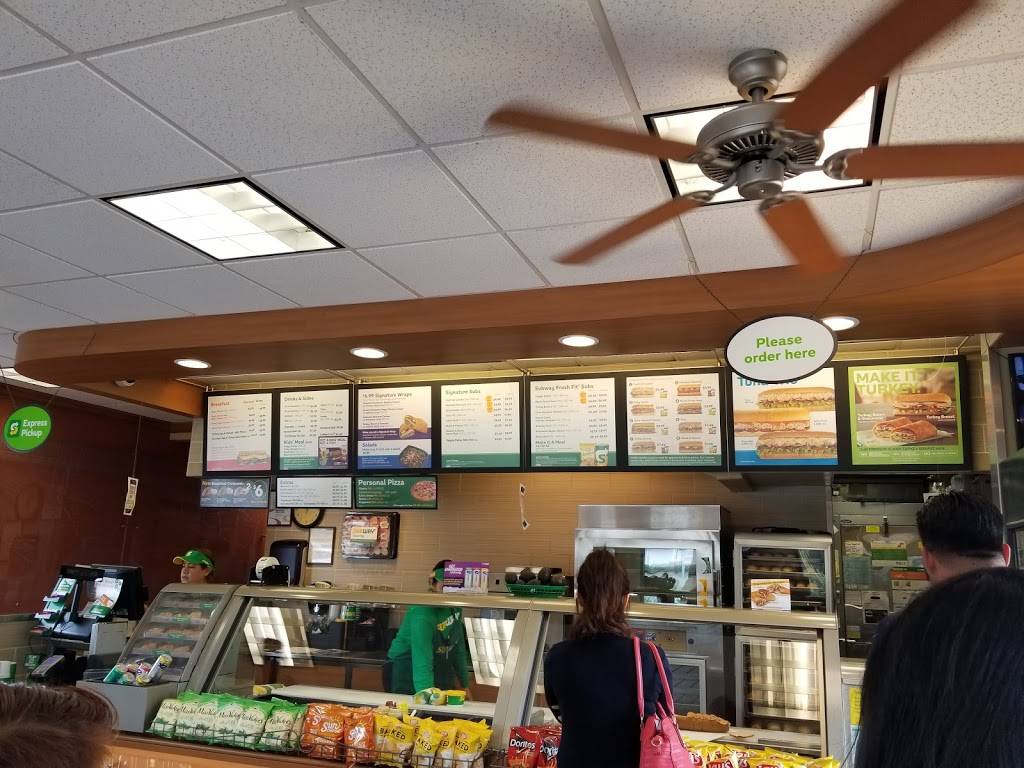 Subway | restaurant | 645 S Ventura Rd, Oxnard, CA 93030, USA | 8058324383 OR +1 805-832-4383