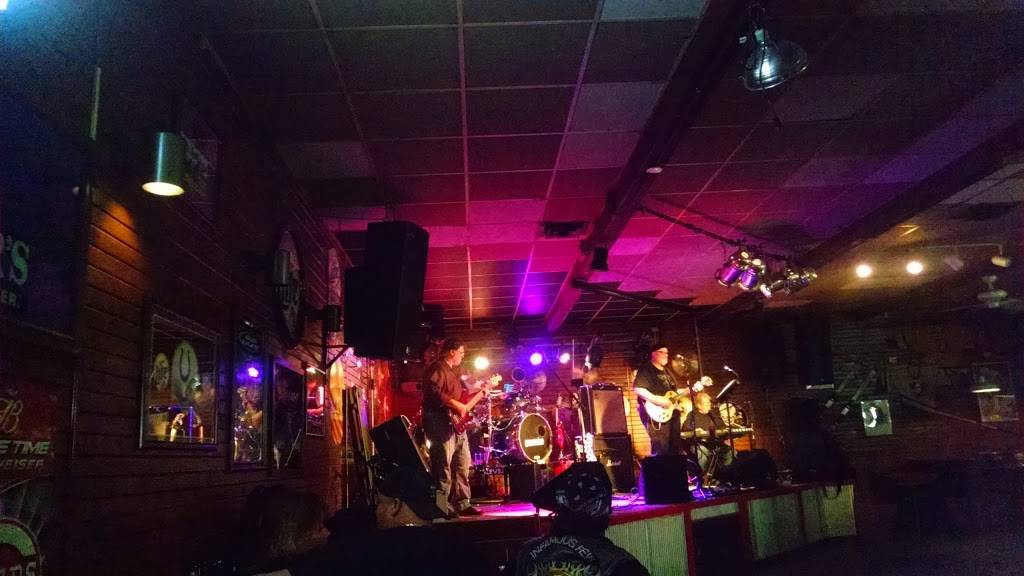 Randys Roadhouse | restaurant | 151 Batesville Shopping Village, Batesville, IN 47006, USA | 8129344900 OR +1 812-934-4900