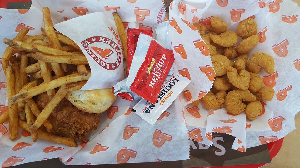 Popeyes | restaurant | 507 Lakeshore Rd E Unit 109, Mississauga, ON L5G 1H9, Canada | 9052713500 OR +1 905-271-3500