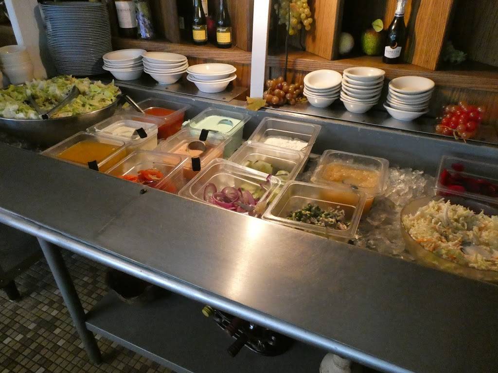 Bob & Ruths Vineyard Restaurant | restaurant | 204 N Main St, Naples, NY 14512, USA | 5853745122 OR +1 585-374-5122