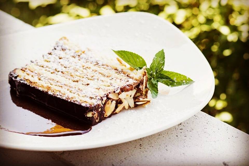 Laszlos Iron Skillet Restaurant | restaurant | 1020 Ohio Pike, Cincinnati, OH 45245, USA | 5135616776 OR +1 513-561-6776