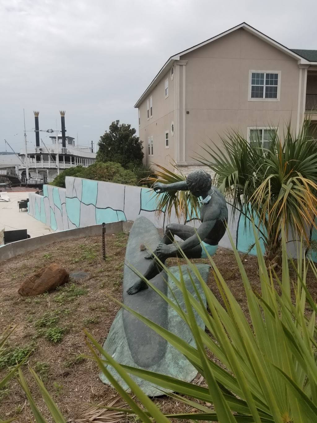 Wave on Lake Conroe | restaurant | 7041 Kingston Cove Ln, Willis, TX 77318, USA | 9366667297 OR +1 936-666-7297