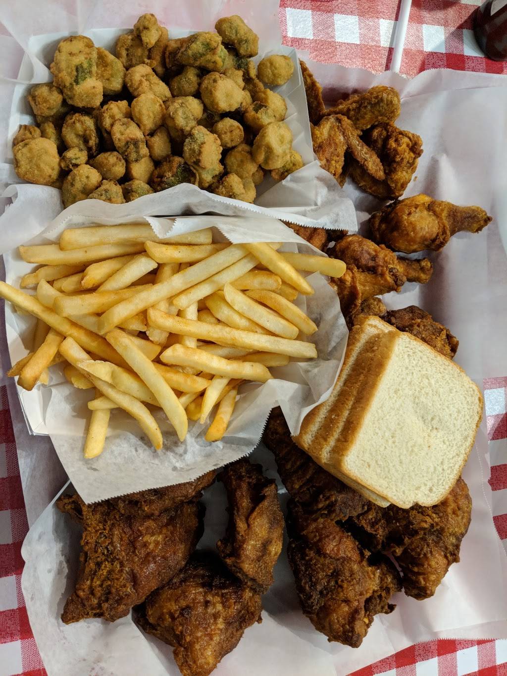 Guss World Famous Fried Chicken | restaurant | 35505 Ford Rd, Westland, MI 48185, USA | 7347286170 OR +1 734-728-6170