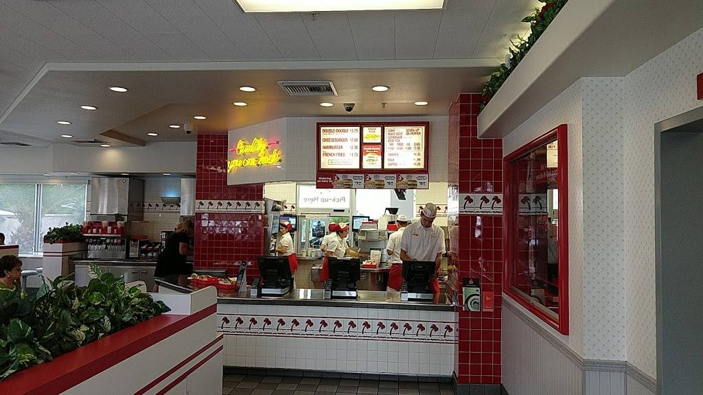 In-N-Out Burger | restaurant | 1260 W Valley Pkwy, Escondido, CA 92029, USA | 8007861000 OR +1 800-786-1000
