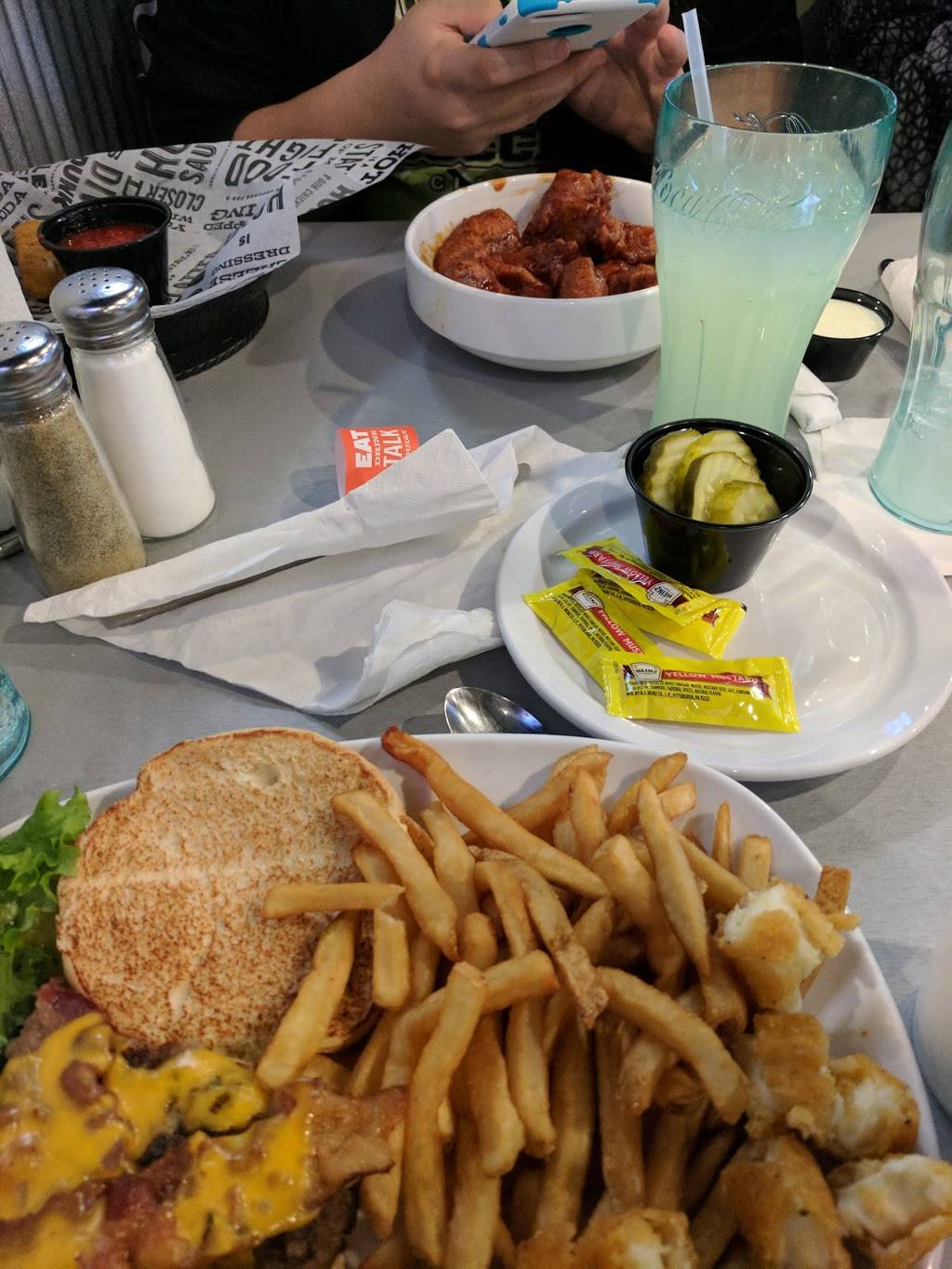 Buffalo Wings & Rings | restaurant | 1939 Roschman Ave, Lima, OH 45804, USA | 4192229464 OR +1 419-222-9464