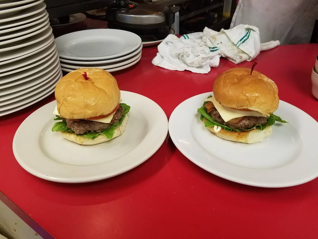 TJS Truck Stop | restaurant | 100 Bridge St, Lancaster, NH 03584, USA | 6037884600 OR +1 603-788-4600