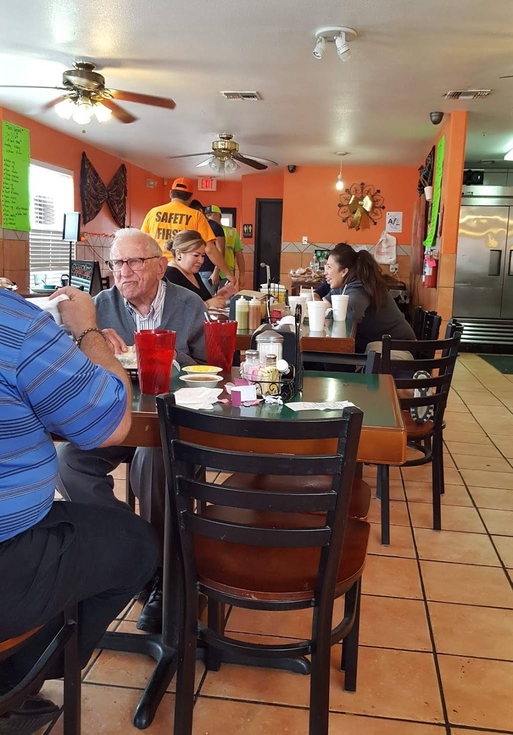 Taqueria Mi Chapala Jalisco | restaurant | 1808 N New Braunfels Ave, San Antonio, TX 78208, USA | 2103682966 OR +1 210-368-2966