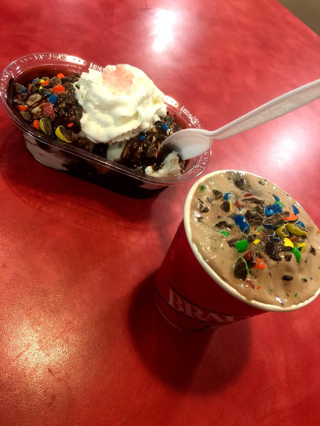 Braums Ice Cream & Burger Restaurant | restaurant | 6601 Wesley St, Greenville, TX 75402, USA | 9034543211 OR +1 903-454-3211