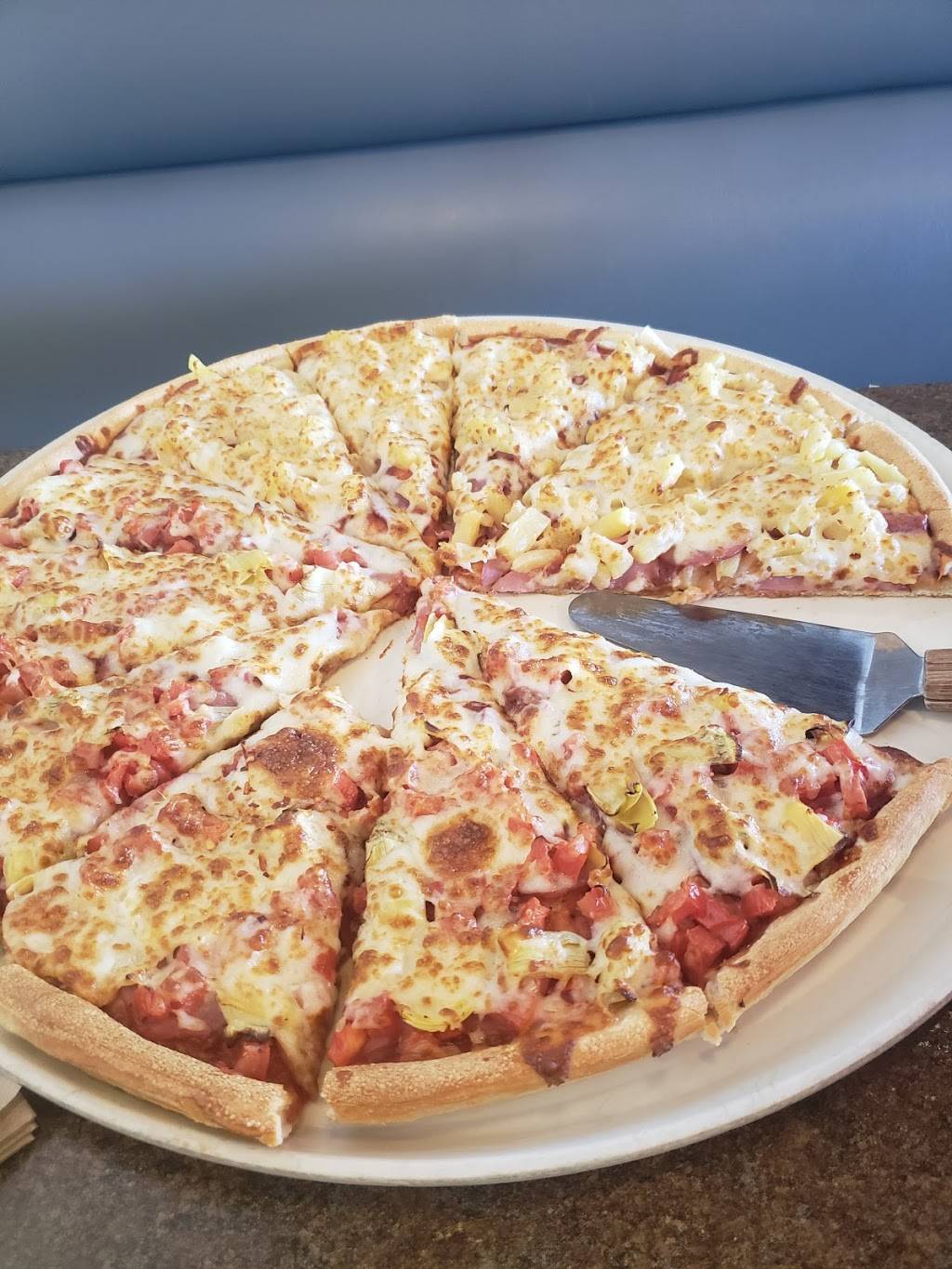 Godfathers Pizza | meal delivery | 17691 SW Farmington Rd, Aloha, OR 97007, USA | 5036495600 OR +1 503-649-5600