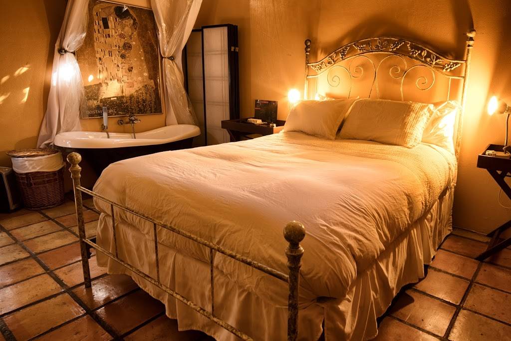 The Treehouse, Bel Air | restaurant | 795 N Beverly Glen Blvd, Los Angeles, CA 90077, USA | 4244028076 OR +1 424-402-8076