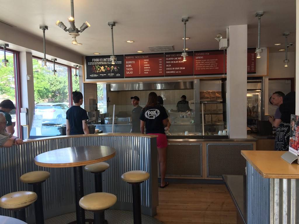 Chipotle Mexican Grill | restaurant | 3181 N Broadway, Chicago, IL 60657, USA | 7735255250 OR +1 773-525-5250