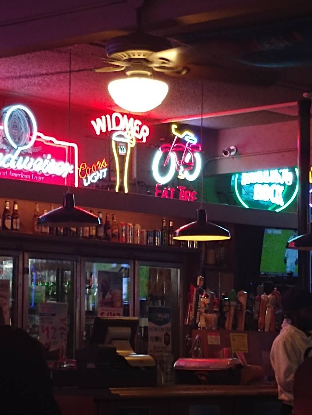 2121 Tavern | restaurant | 2121 112th St E #3729, Tacoma, WA 98445, USA | 2535362100 OR +1 253-536-2100