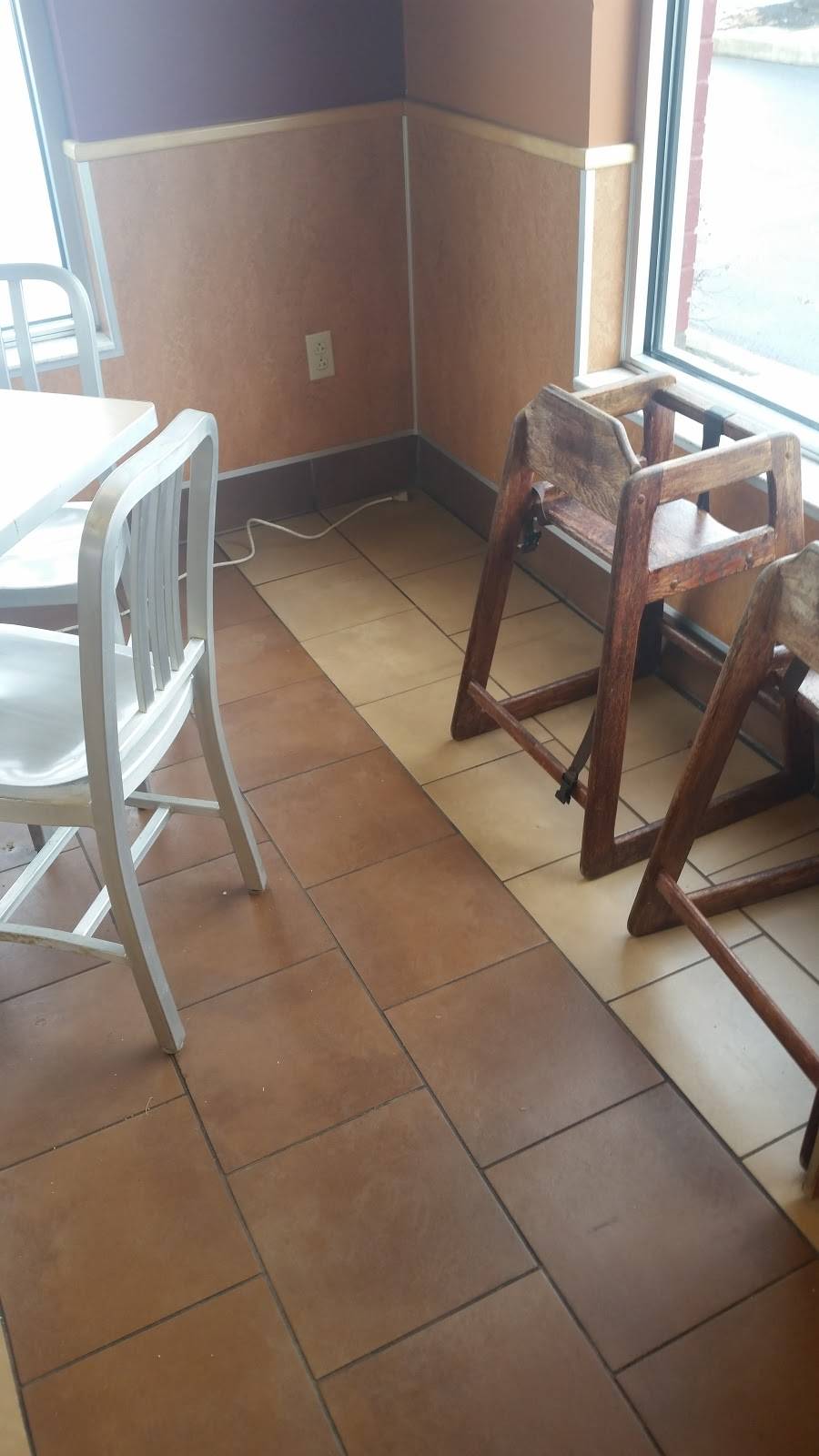 KFC | restaurant | 801 W McGalliard Rd, Muncie, IN 47303, USA | 7652892431 OR +1 765-289-2431