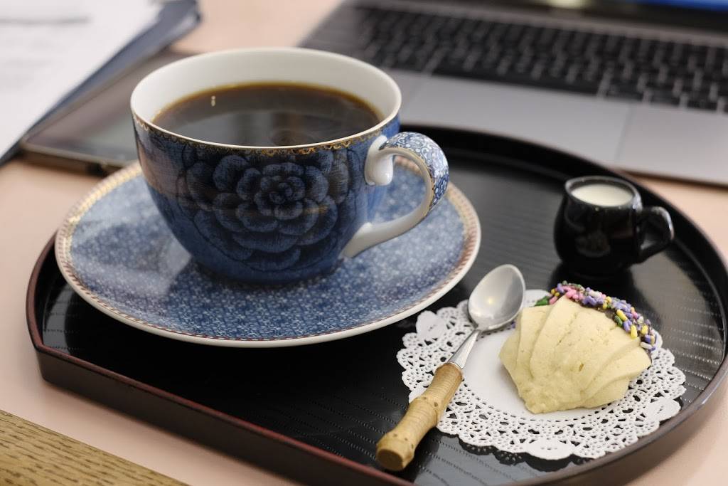 Rays Cafe & Tea House | cafe | 141 N 9th St, Philadelphia, PA 19107, USA | 2159225122 OR +1 215-922-5122