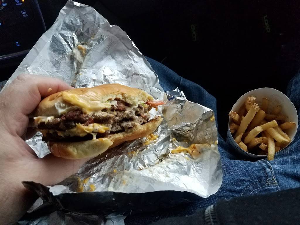 Sonic Drive-In | restaurant | 4910 Central Ave NE, Columbia Heights, MN 55421, USA | 7637469525 OR +1 763-746-9525