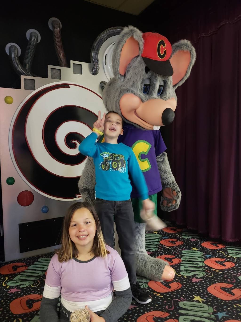 Chuck E. Cheese | restaurant | 910 Hilltop Dr, Redding, CA 96002, USA | 5302230433 OR +1 530-223-0433