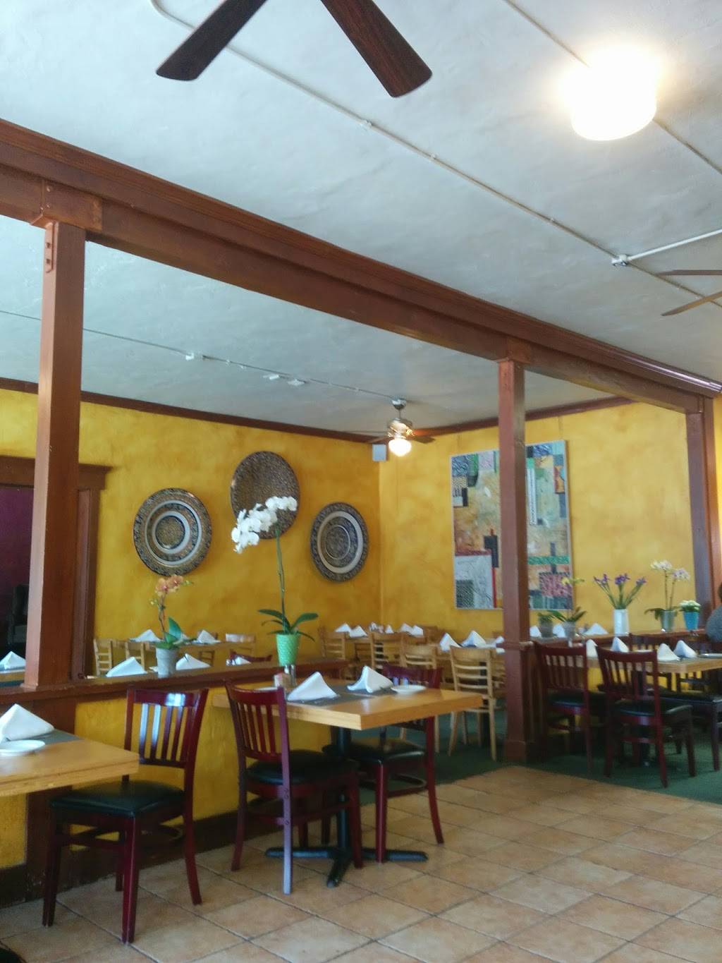 Back on Broadway | restaurant | 2024 Broadway, Santa Monica, CA 90404, USA | 3104538919 OR +1 310-453-8919