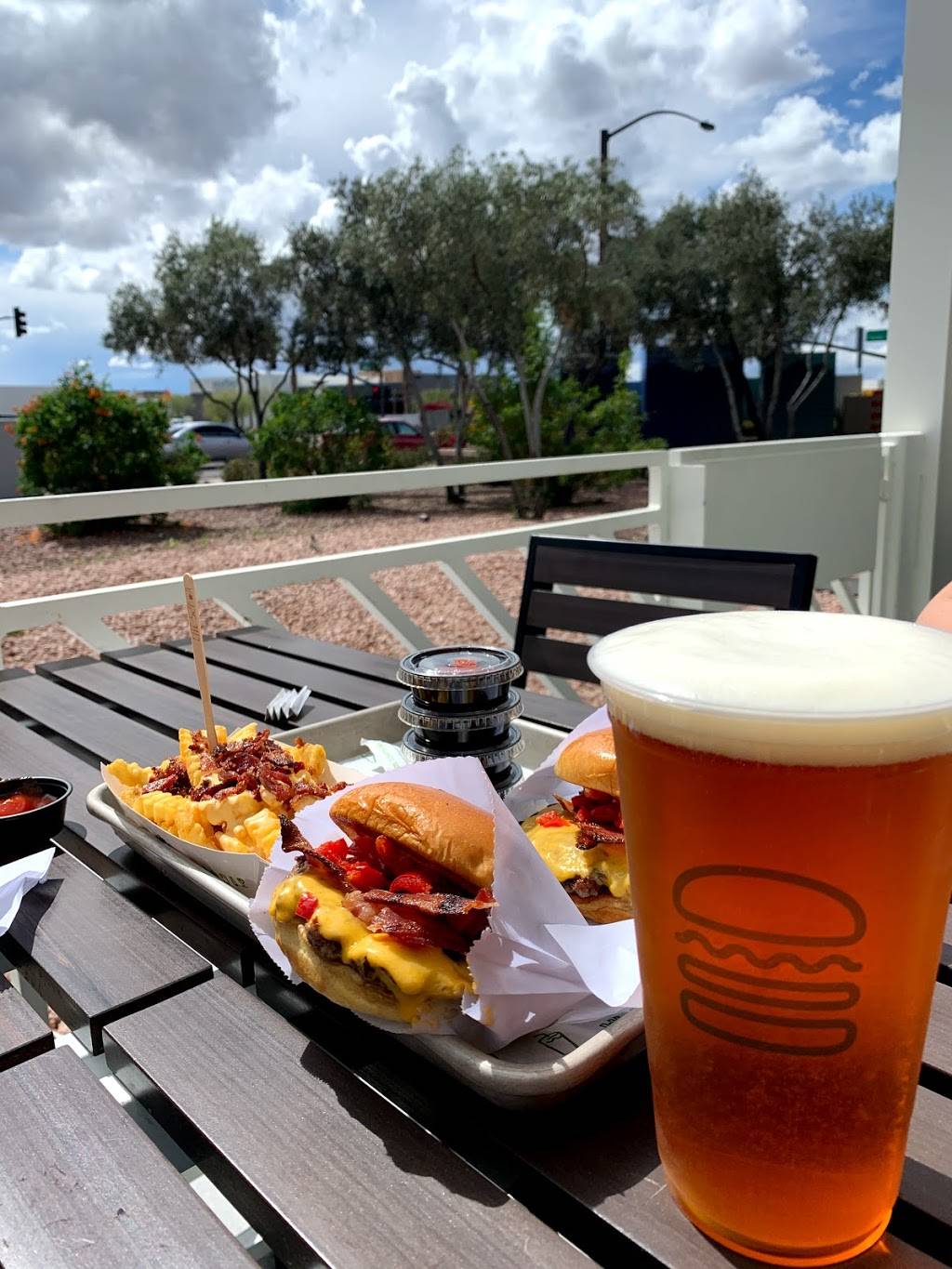 Shake Shack | restaurant | 2024 E Williams Field Rd, Gilbert, AZ 85295, USA | 4805614875 OR +1 480-561-4875