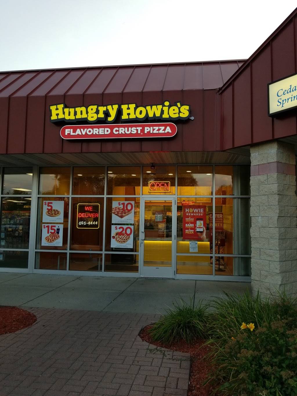 Hungry Howies Pizza | meal delivery | 151 S Main #2, Cedar Springs, MI 49319, USA | 6166964444 OR +1 616-696-4444