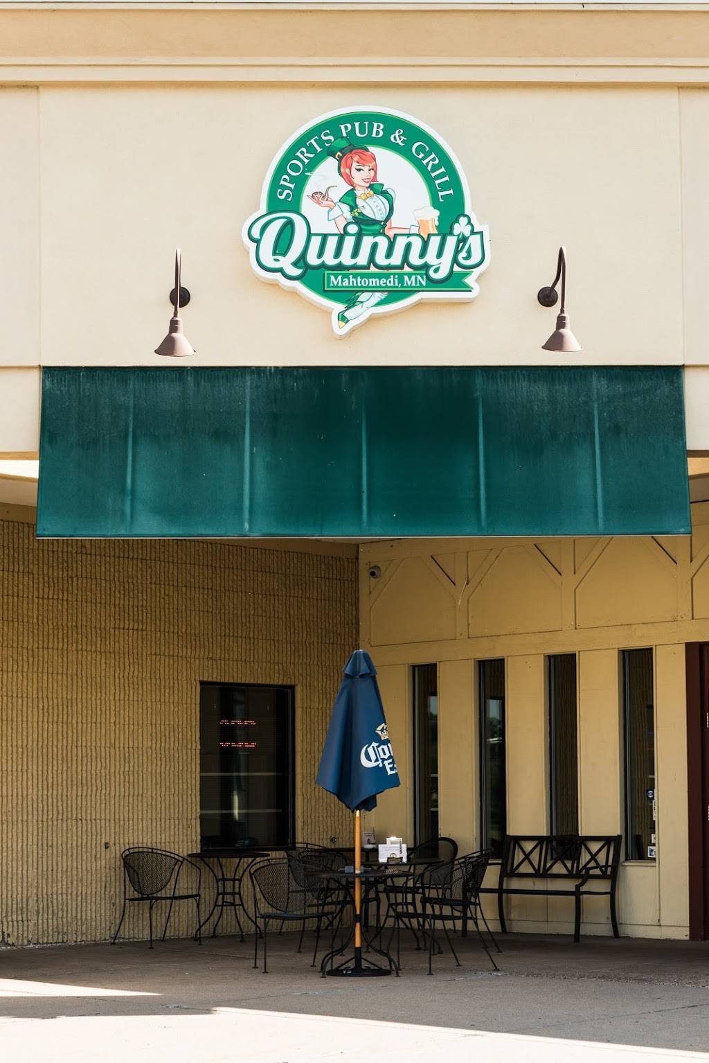 Quinny’s Sports Pub and Grill | restaurant | 3140 Century Ave N, St Paul, MN 55110, USA | 6517702443 OR +1 651-770-2443