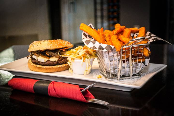 Resto Bistro Rumeur | restaurant | 585 Boulevard de la Gappe, Gatineau, QC J8T 8N7, Canada | 8192430001 OR +1 819-243-0001