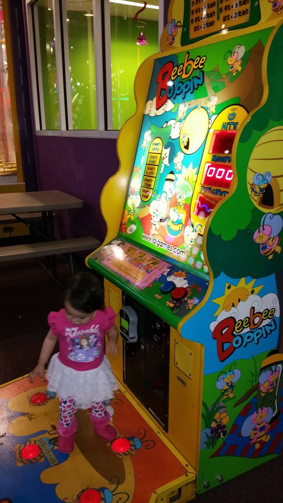 iTZ Family, Food, & Fun - Colorado Springs | restaurant | 3035 New Center Point, Colorado Springs, CO 80922, USA | 8172833700 OR +1 817-283-3700