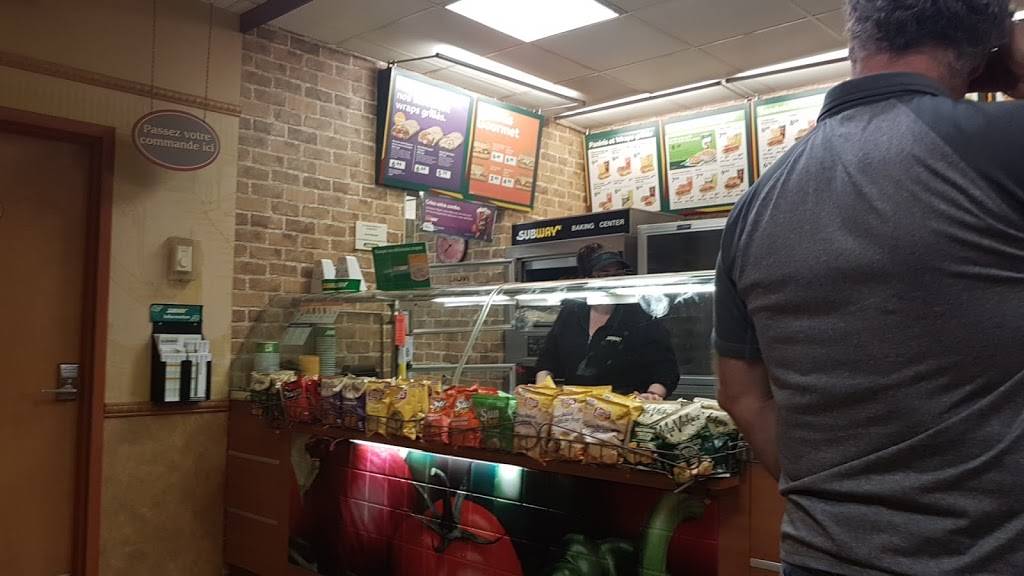 Restaurant SUBWAY | restaurant | 360 St Jacques St, Napierville, QC J0J 1L0, Canada | 4502450518 OR +1 450-245-0518