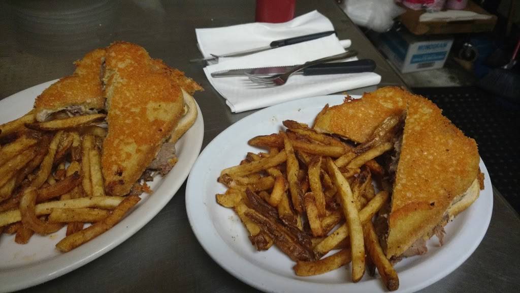 On the Mark Sports Bar & Grill | restaurant | 2588 N Gregg Ave, Fayetteville, AR 72703, USA | 4795750123 OR +1 479-575-0123