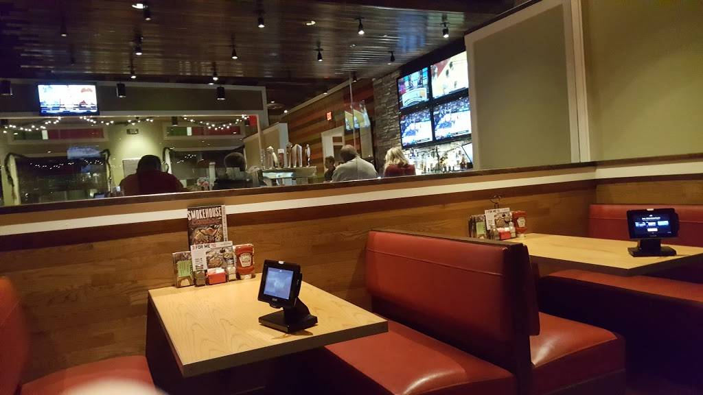 Chilis Grill & Bar | meal takeaway | 312 Lancaster Ave, Wayne, PA 19087, USA | 6106871001 OR +1 610-687-1001