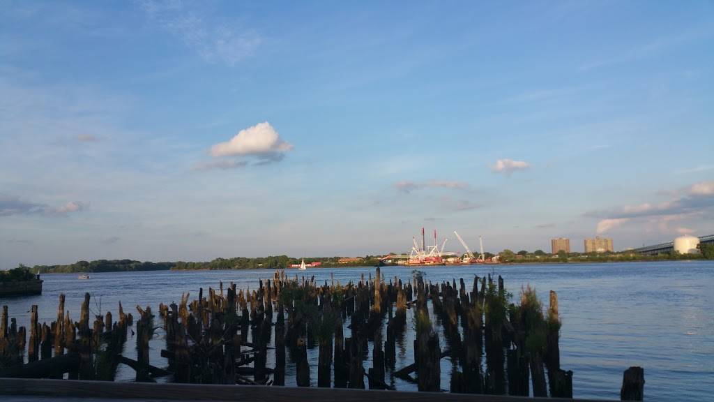 Cavanaughs River Deck | night club | 417 N Christopher Columbus Blvd, Philadelphia, PA 19123, USA | 2156297400 OR +1 215-629-7400