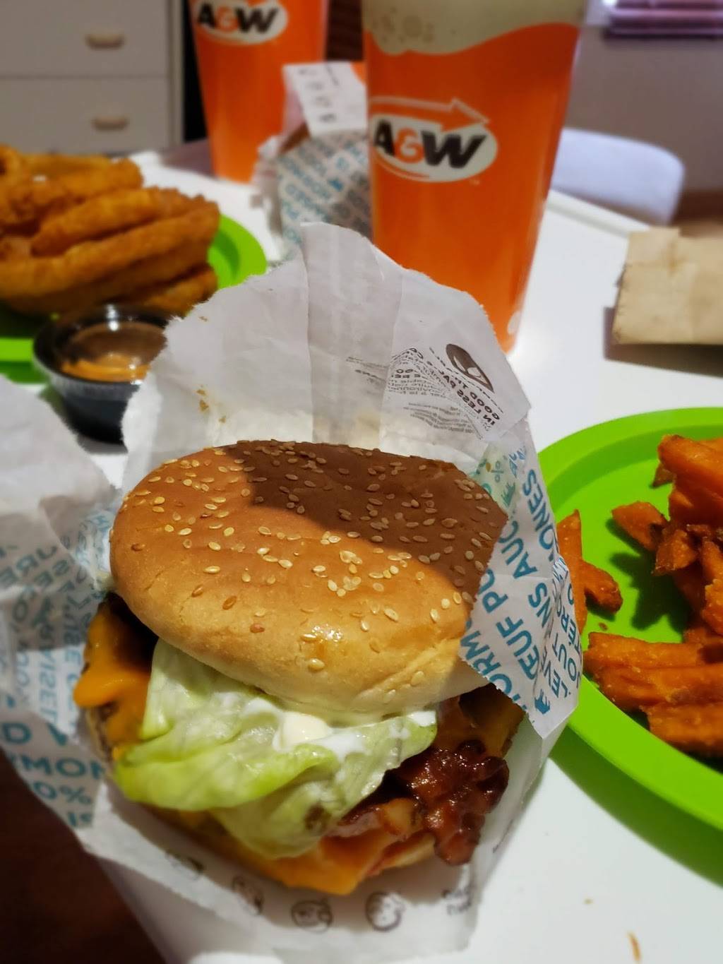 A&W Canada | restaurant | 1510 Boulevard Gréber, Gatineau, QC J8R 0E1, Canada | 8195767880 OR +1 819-576-7880