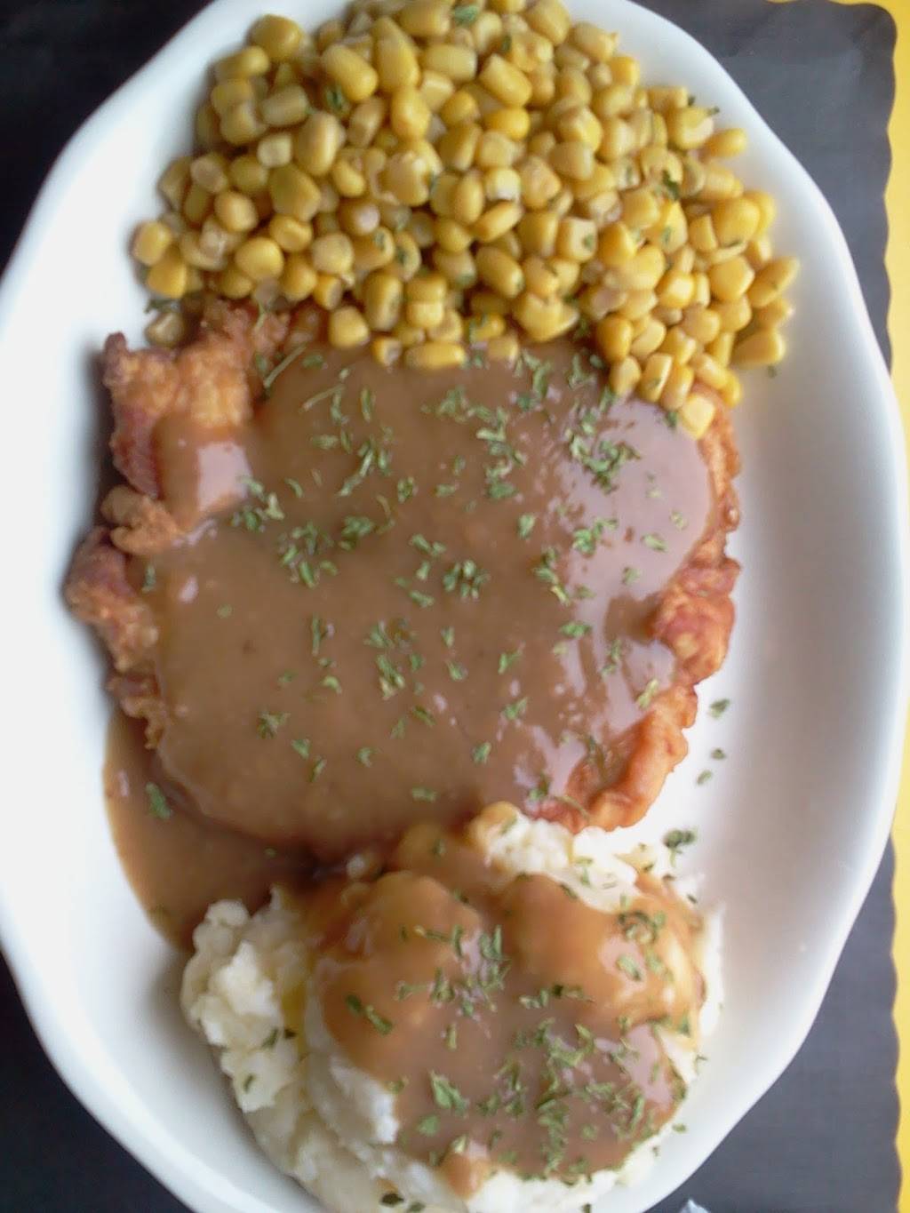 Toms Tavern & Restaurant | restaurant | 221 Main St, Kempton, IL 60946, USA | 8152536407 OR +1 815-253-6407