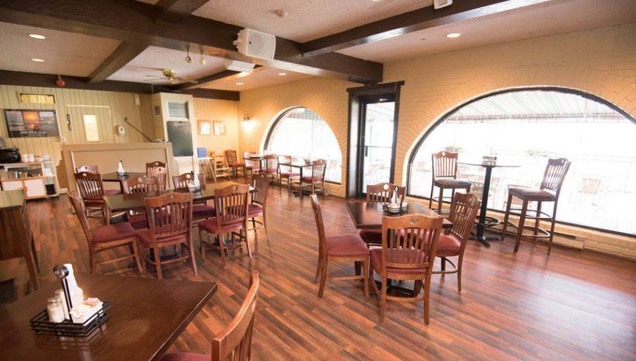 Muskie Jakes Tap & Grill | restaurant | 550 Stone St S, Gananoque, ON K7G 2A8, Canada | 6133822165 OR +1 613-382-2165