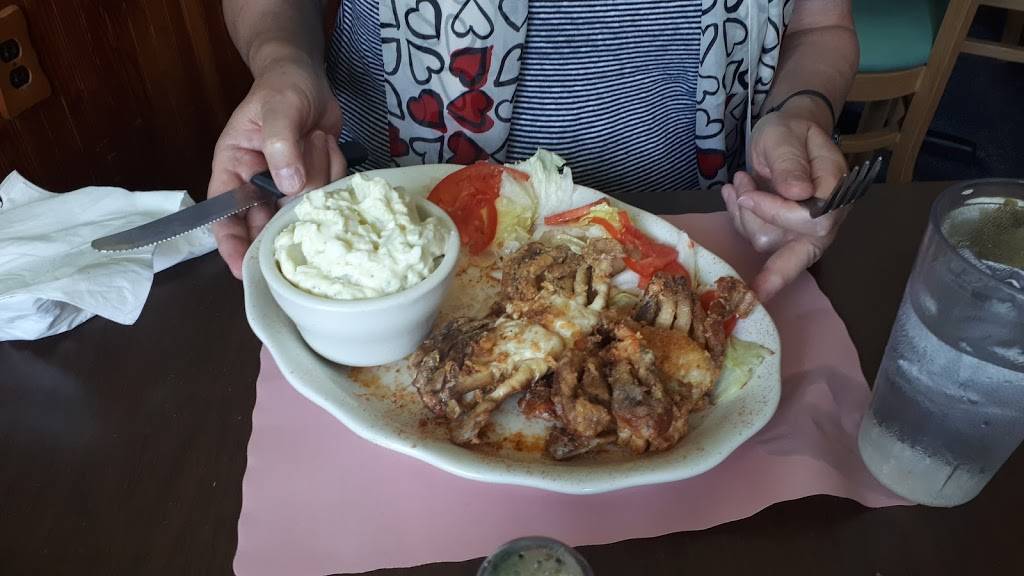 Johanns Restaurant & Lounge | restaurant | 1006 Back River Neck Rd, Essex, MD 21221, USA | 4105740533 OR +1 410-574-0533