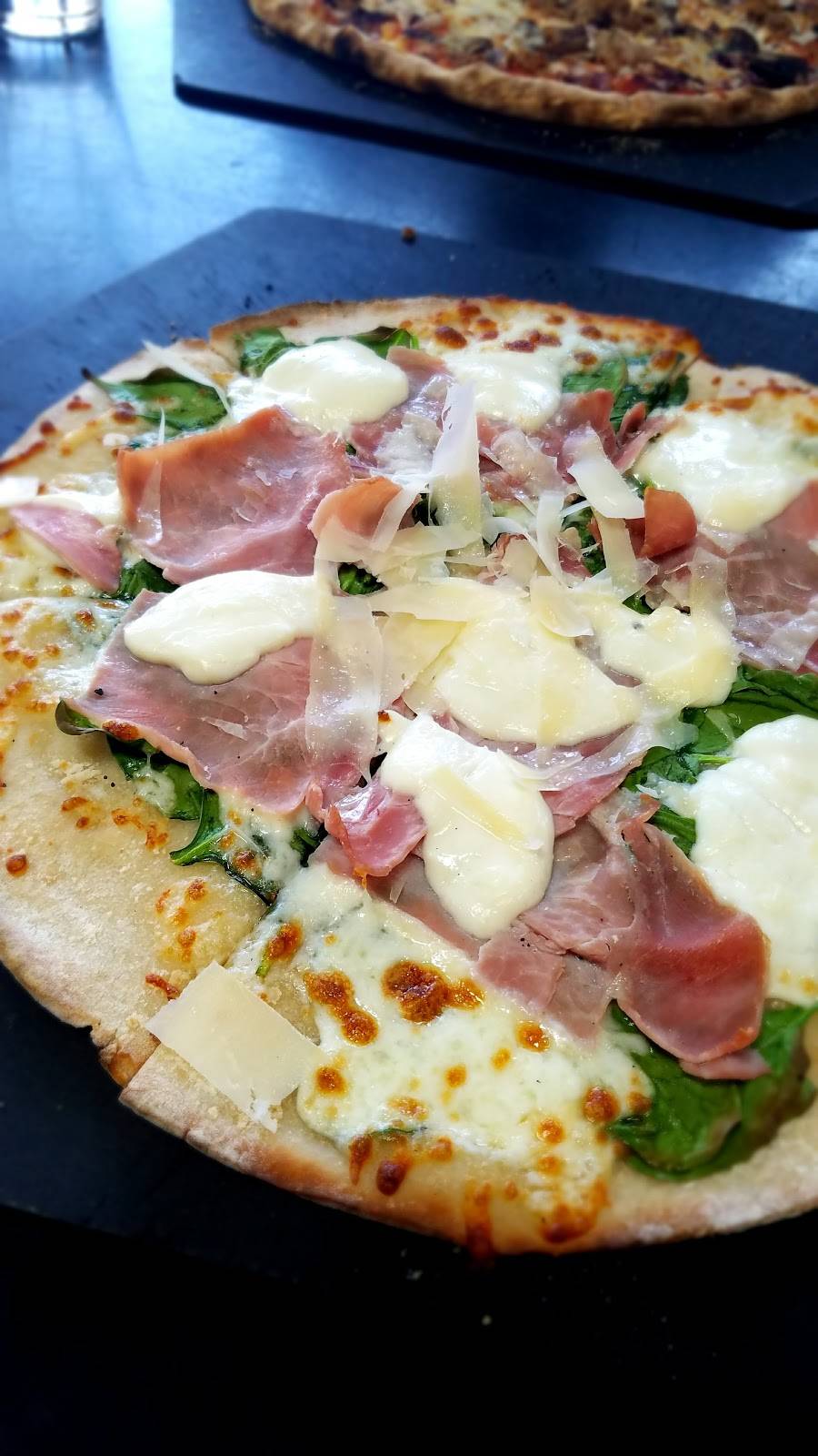 Hot Italian | restaurant | 5959 Shellmound St #75, Emeryville, CA 94608, USA | 5109221369 OR +1 510-922-1369