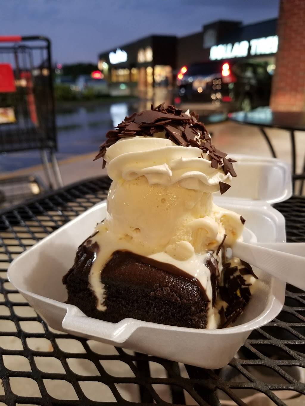 Cold Stone Creamery | bakery | 2774 E Fowler Ave, Tampa, FL 33612, USA | 8139750102 OR +1 813-975-0102