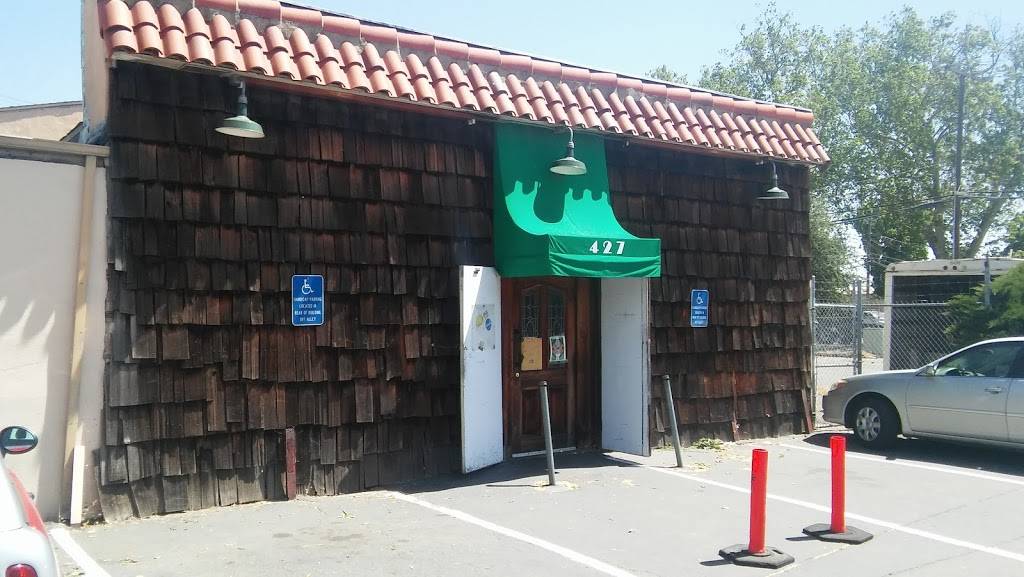 Jamies Bar & Grill | restaurant | 427 Broadway, Sacramento, CA 95818, USA | 9164424044 OR +1 916-442-4044