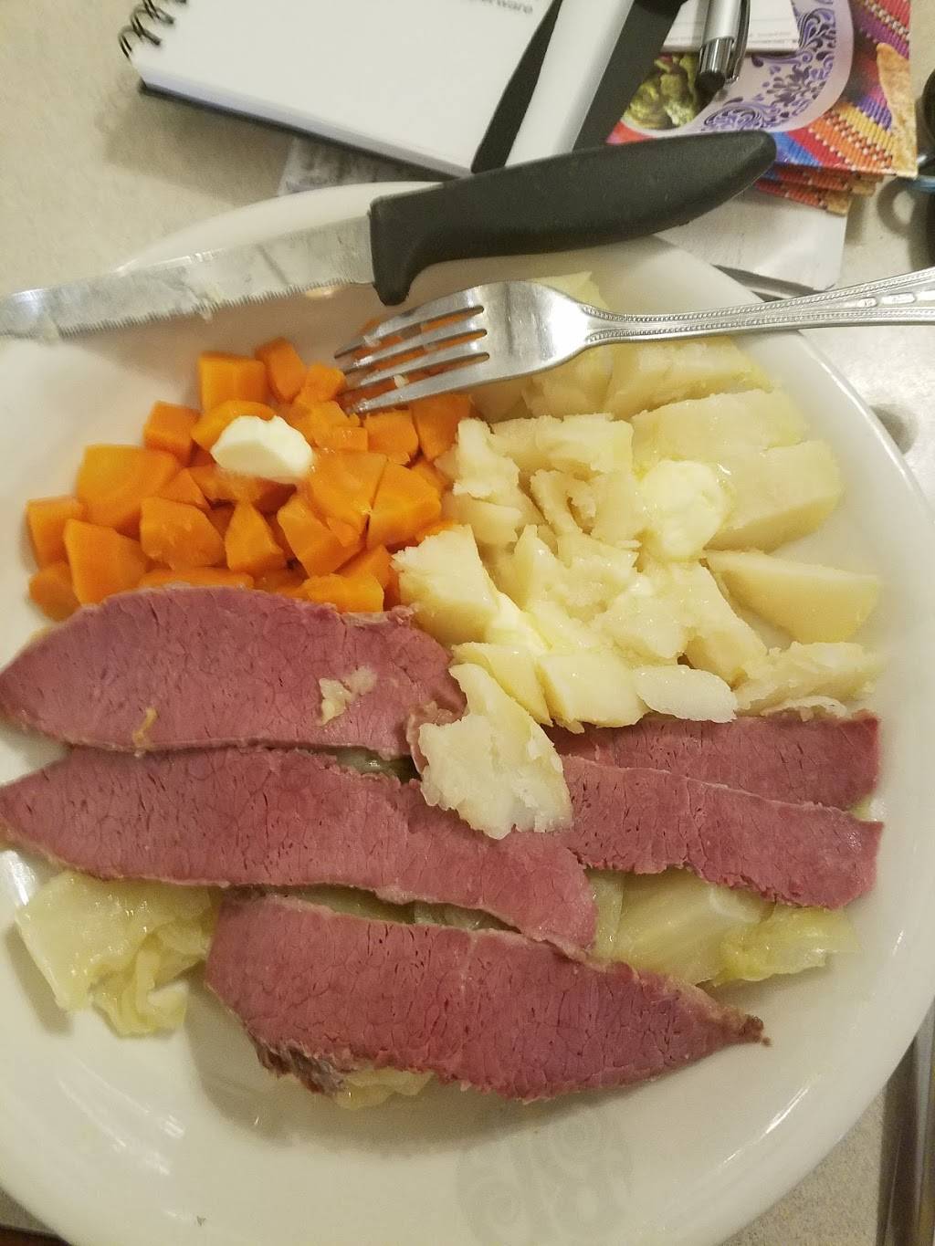 Town & Country Restaurant | restaurant | 5025 E Main Street Rd, Batavia, NY 14020, USA | 5853433304 OR +1 585-343-3304