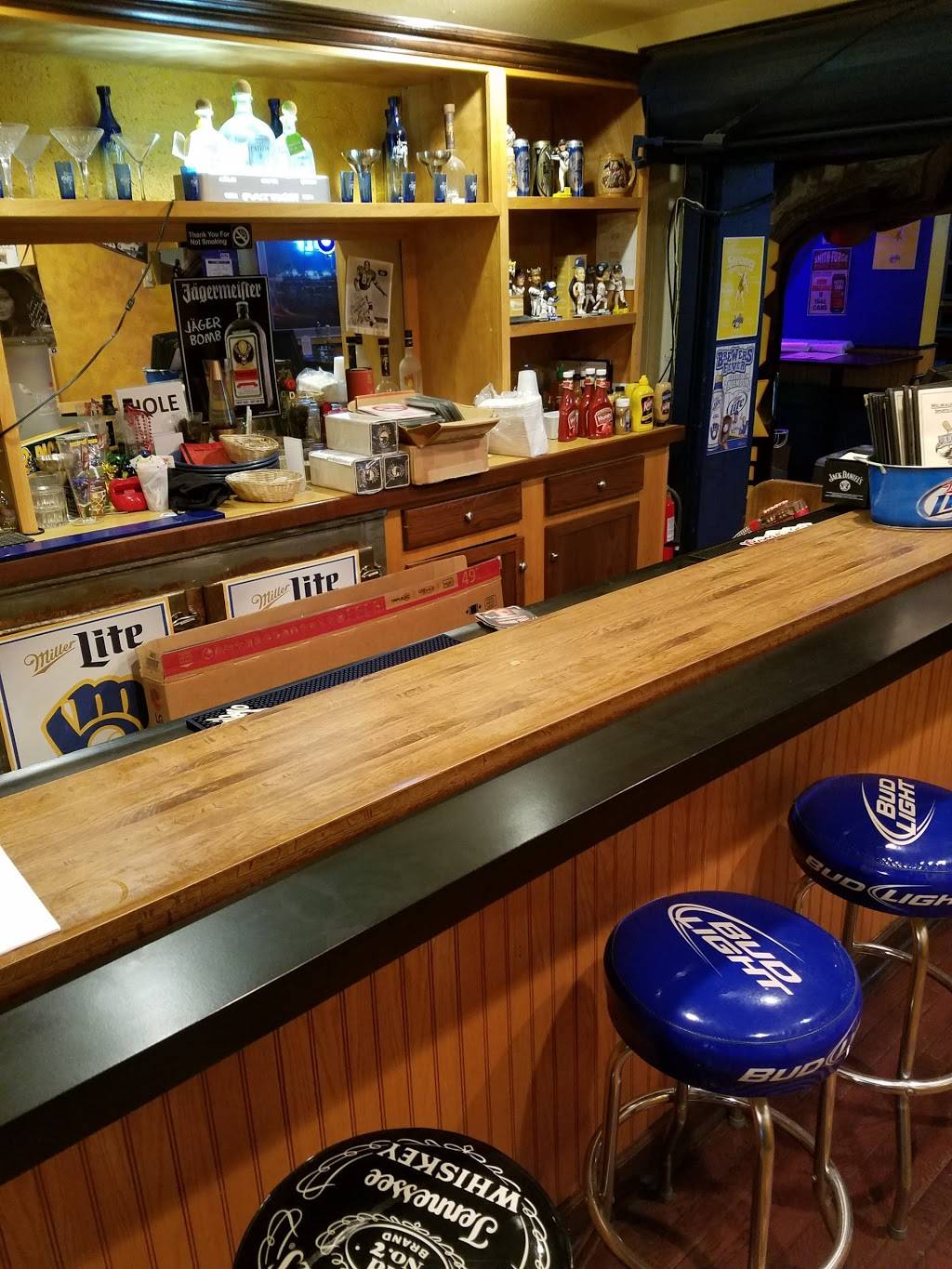 Rounding Third | restaurant | 6317 W Bluemound Rd, Milwaukee, WI 53213, USA | 4144751982 OR +1 414-475-1982