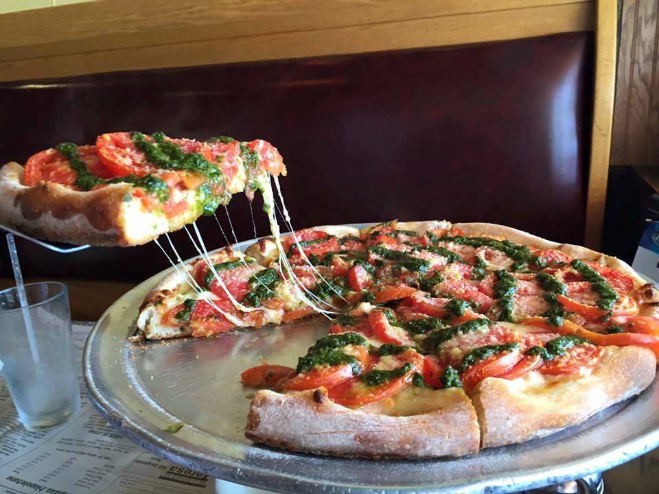 Salernos Apizza | restaurant | 1398 Barnum Ave, Stratford, CT 06614, USA | 2033772436 OR +1 203-377-2436
