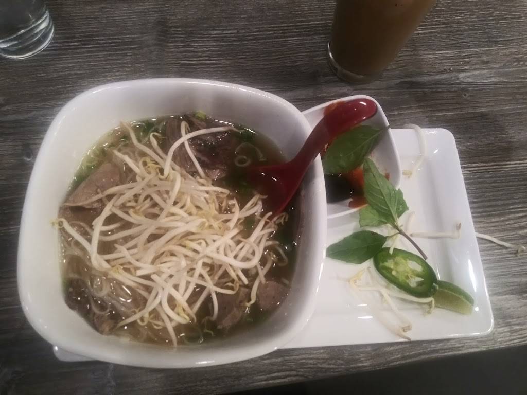 Aduu Bistro Pho & Sushi | restaurant | Granbury, TX 76049, USA | 6822053998 OR +1 682-205-3998
