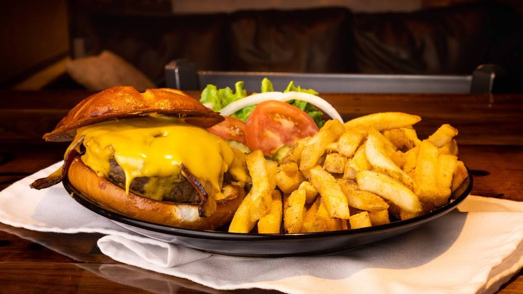 Alibi Drinkery | restaurant | 20851 Holyoke Ave, Lakeville, MN 55044, USA | 9526831711 OR +1 952-683-1711