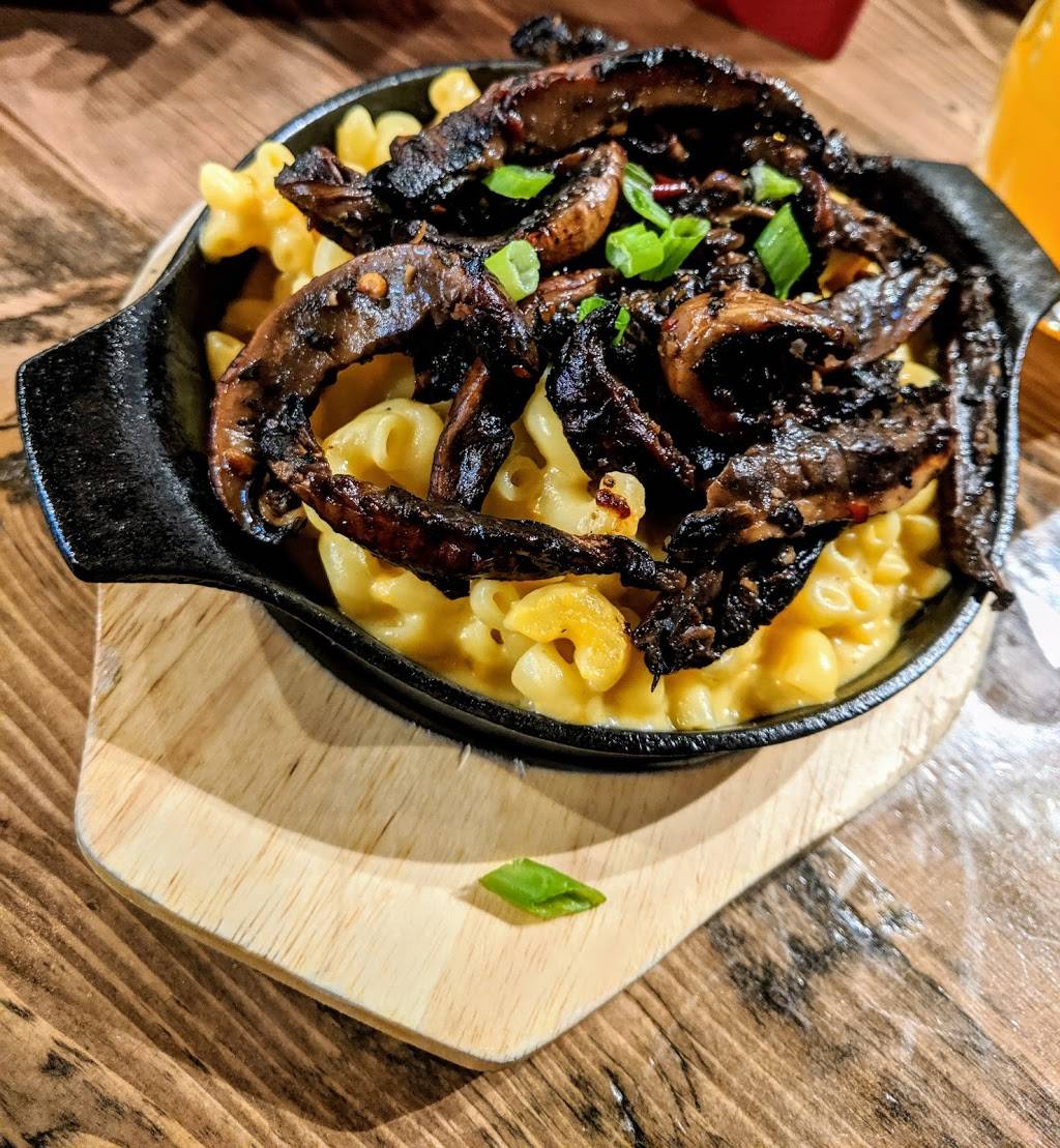 Blackjack BBQ Square 1 | restaurant | 100 City Centre Dr FM02, Mississauga, ON L5B 2C9, Canada | 9052322388 OR +1 905-232-2388