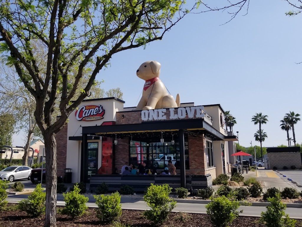 Raising Cane’s Chicken Fingers | restaurant | 7507 N Blackstone Ave, Fresno, CA 93711, USA | 5596507290 OR +1 559-650-7290