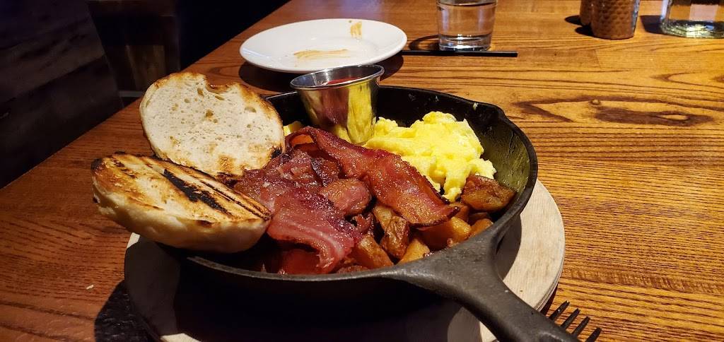 The Broadway | restaurant | 726 E Broadway, Boston, MA 02127, USA | 6173076480 OR +1 617-307-6480