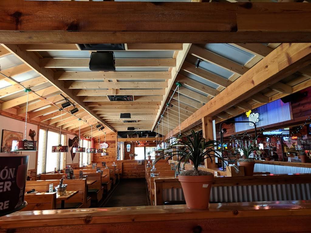 Texas Roadhouse | restaurant | 39 Dowling Village Boulevard, North Smithfield, RI 02896, USA | 4017667427 OR +1 401-766-7427