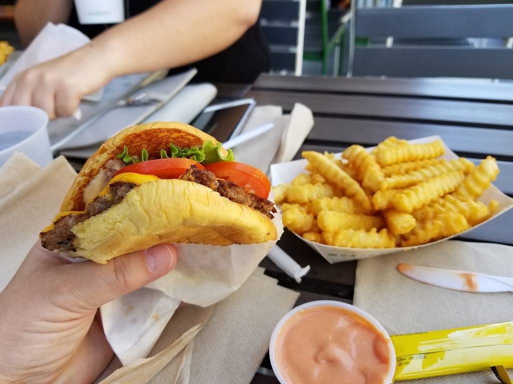 Shake Shack | restaurant | 15030 North Scottsdale Road #180g1a, Scottsdale, AZ 85254, USA | 6023622020 OR +1 602-362-2020