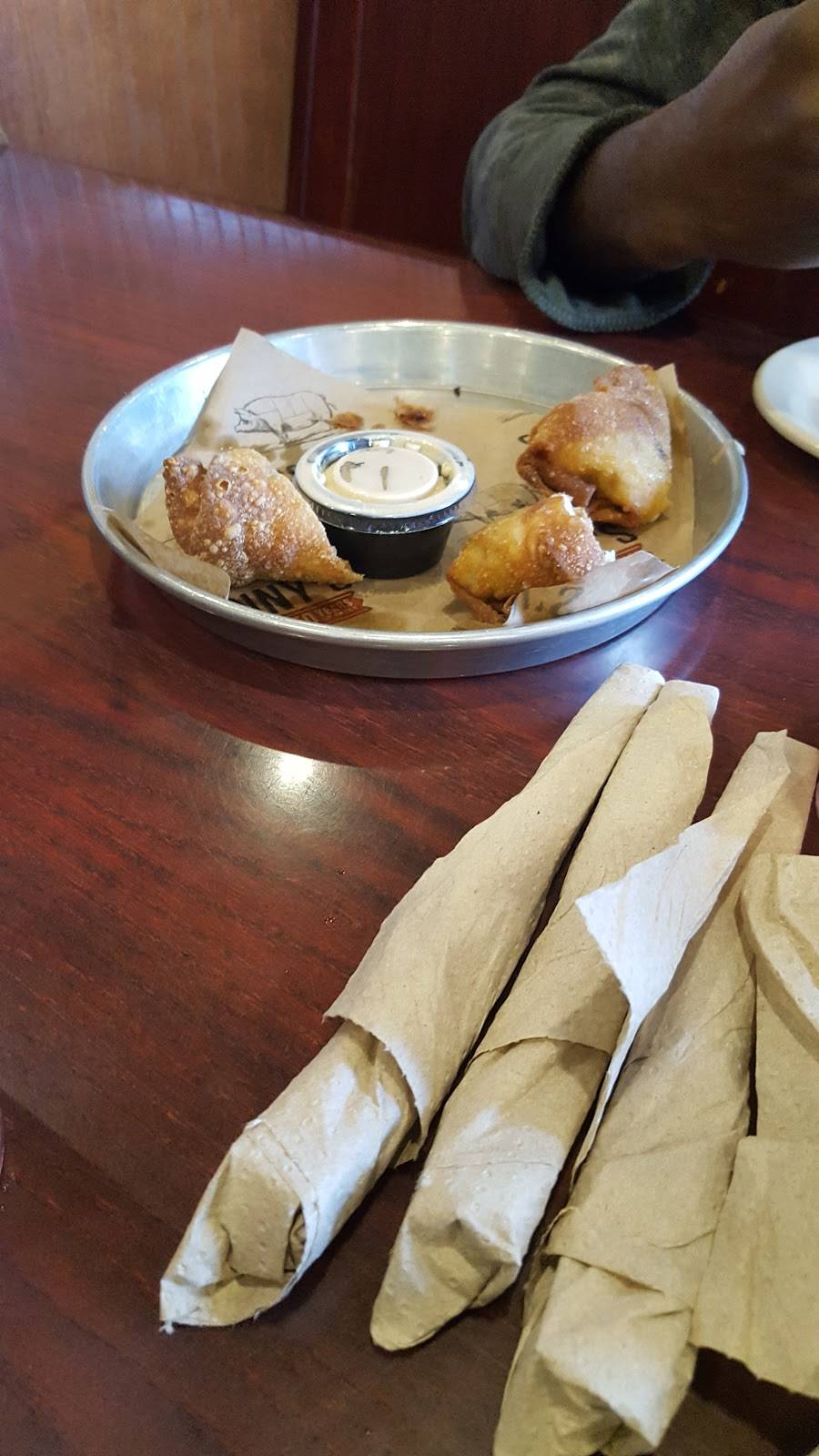 Sonnys BBQ | restaurant | 328 W Plaza Dr, Mooresville, NC 28117, USA | 7046620761 OR +1 704-662-0761