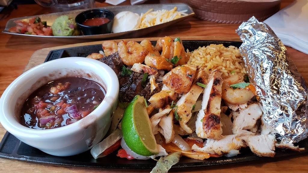 Chilis Grill & Bar | meal takeaway | 5435 W Touhy Ave, Skokie, IL 60077, USA | 8476791425 OR +1 847-679-1425