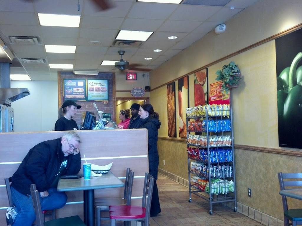 Subway Restaurants | restaurant | 22341 Pontiac Trail, South Lyon, MI 48178, USA | 2484379393 OR +1 248-437-9393